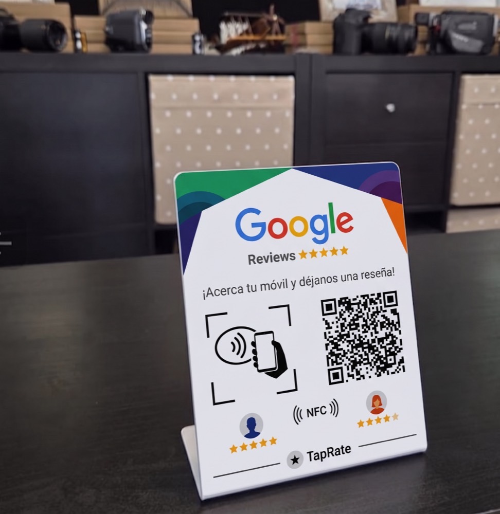 Tarjeta TapRate en el mostrador de una tienda de fotografía